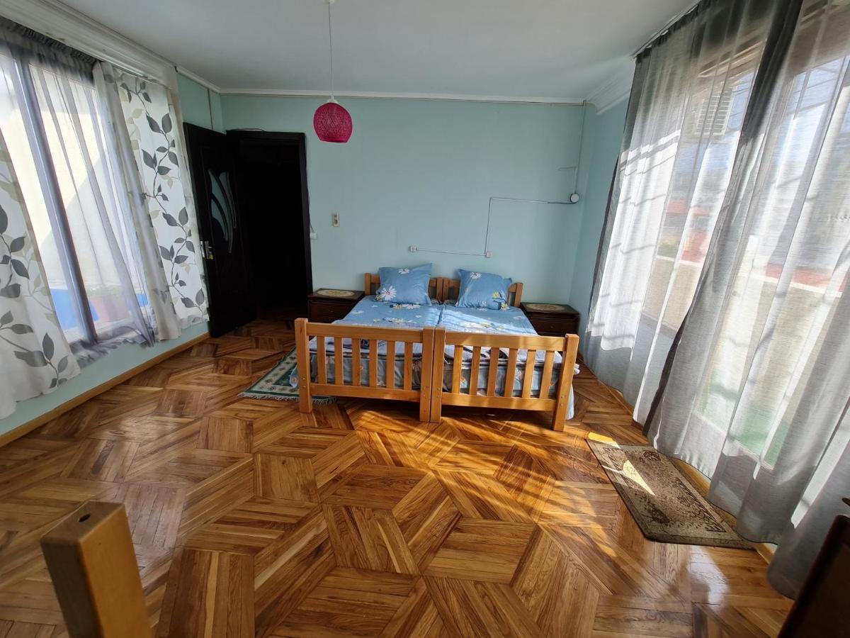 Guest House Sky Plus Tbilisi Exterior photo