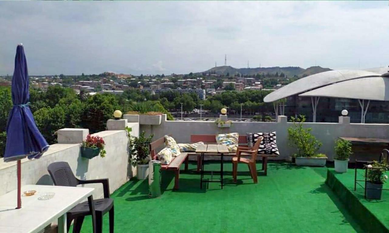Guest House Sky Plus Tbilisi Exterior photo
